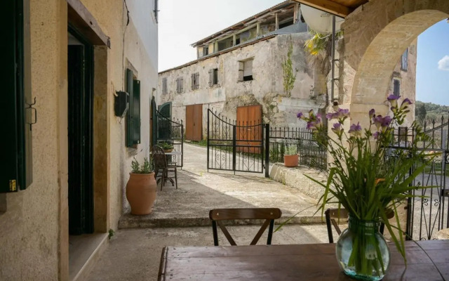 The house with the arches