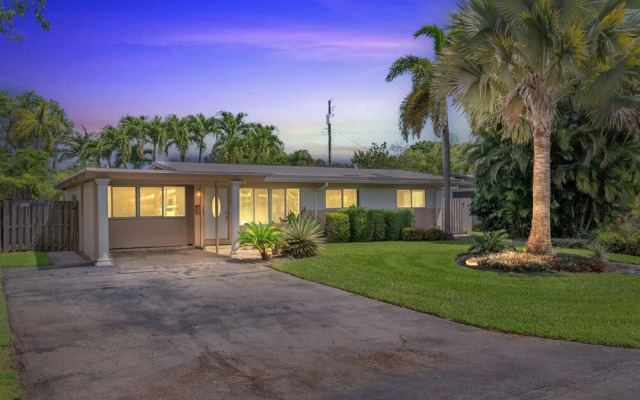 Shangri-la 3 Bedroom Home by RedAwning