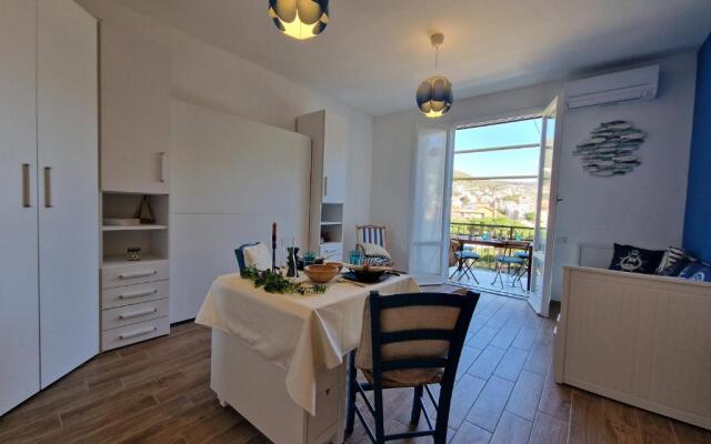 650 metri dal Mare - WiFi - Terrazzo - Piscina - A/C