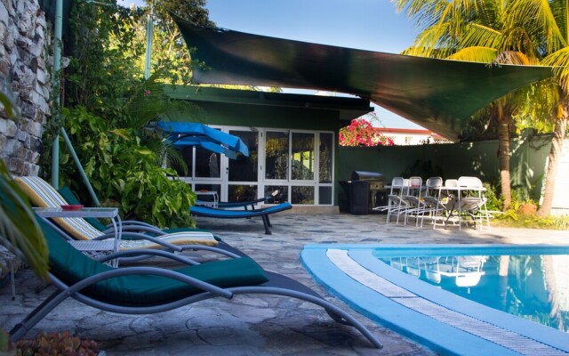 6 Bedrooms Pool Villa
