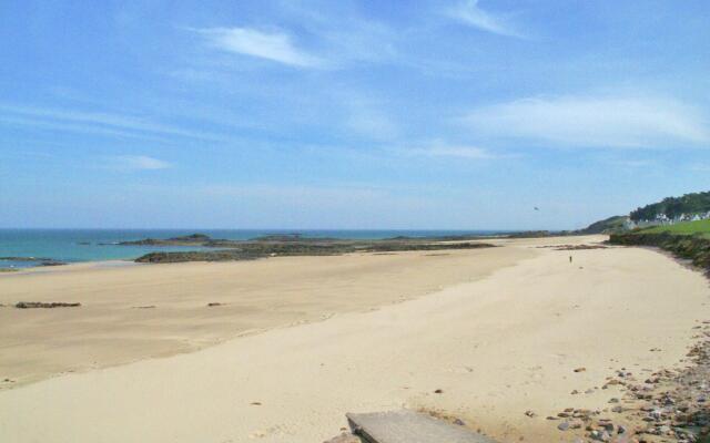 Comfortable holiday home in Brittany near the sea