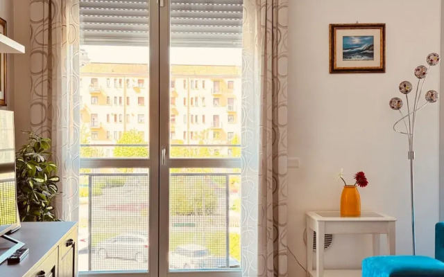 Modern and Peaceful Apartment With Balcony