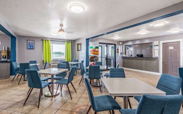 Quality Inn I-10 East near Frost Bank Center