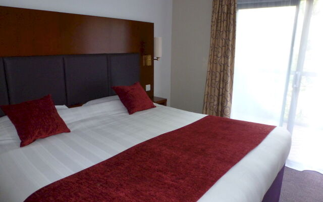 Cross Roads Hotel by Greene King Inns