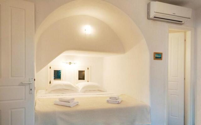 Pure White Villa Paros