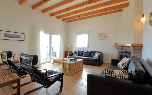 Spacious Villa with Hot Tub in Arenas