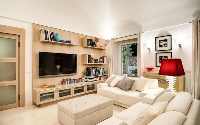 Villa Bougainvillea - Luxury Capri Villa With Views