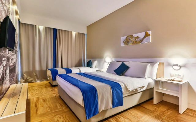 Carine Hotel Delfin