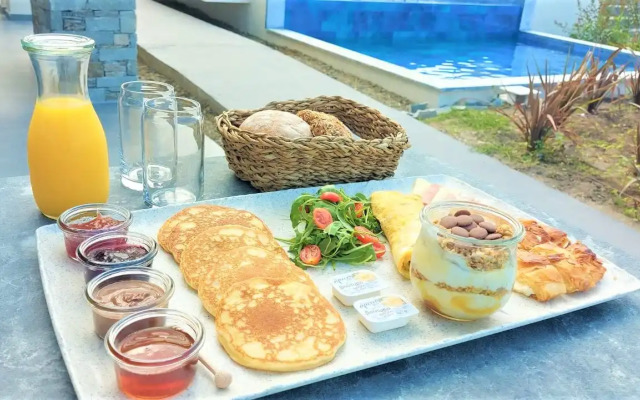 Amyntas Seafront Hotel