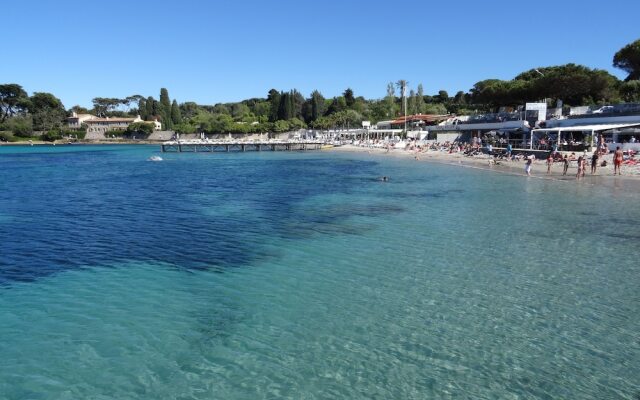 Waterfront Apartment Cap d'Antibes