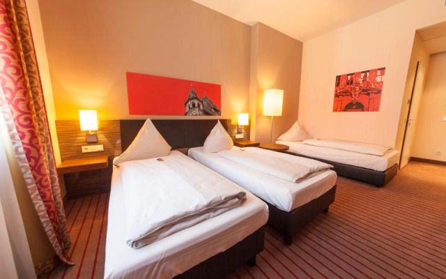 NOVINA HOTEL Tillypark