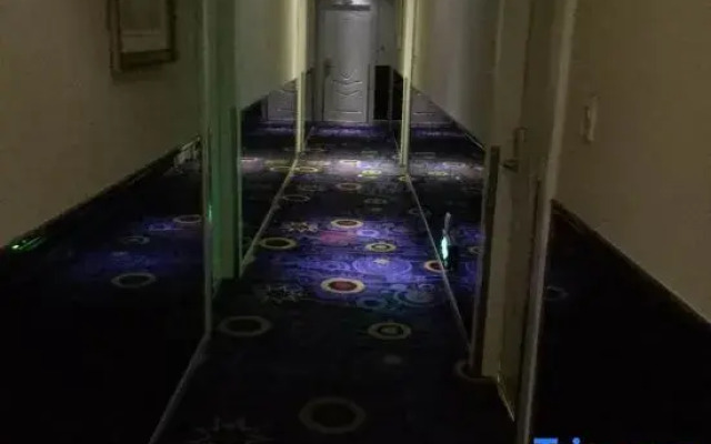 Kunshan Rongding Hotel (Yushan Square Subway Station Branch)