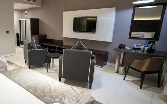 Tripod by Pedestal Hotel