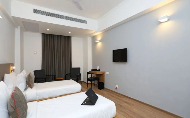 OYO Townhouse 028 Corporate Suite