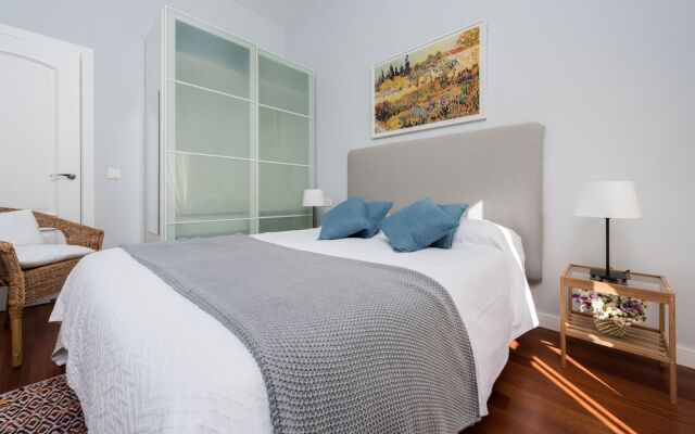 Cozy And Bright 2 Bd Apartment In A Wonderful Location. Plaza Nueva