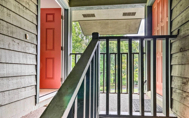 Condo w/ Sunroom, Near Downtown Hendersonville!