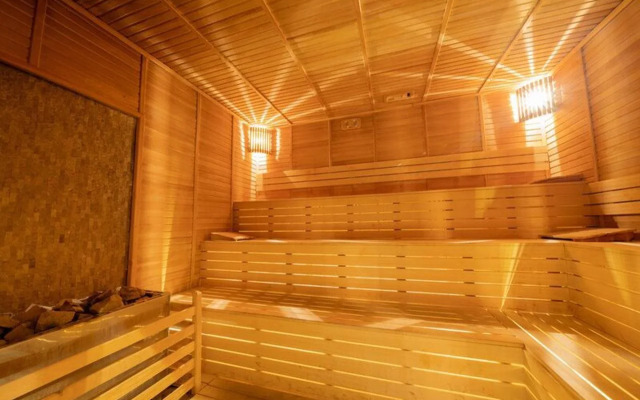 The Norm Collection Door'a