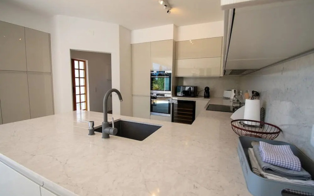 Pomba Beautifully Renovated With Heated Pool