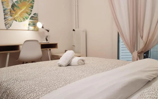 Teal Apartment - Athens Center, 4 BD, 2 BATH