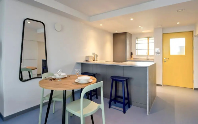 Luxuriant One-bedroom Poplar Apartment