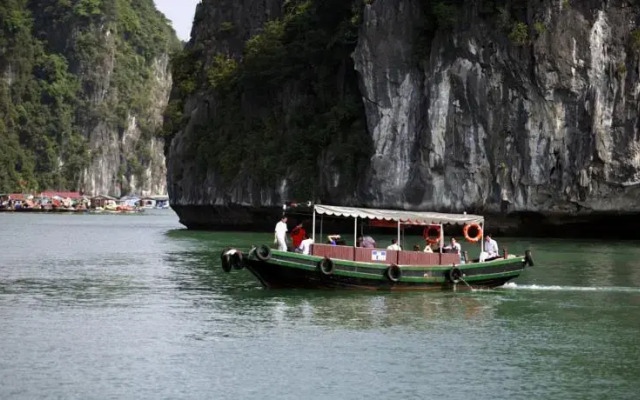 Elizabeth Sails