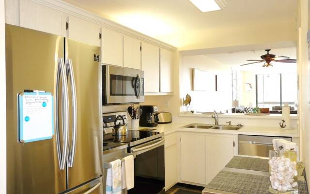 Condo With Pool, View of Clam Bay and Walk to Beach