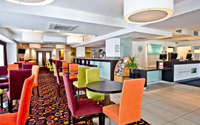Holiday Inn Express Birmingham–South A45
