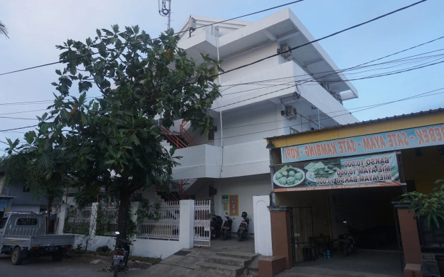 OYO 94020 Lia Kost Syariah Near Perkuburan bontonompo kahar muzakkar — 2-star hotel in Kalaserena