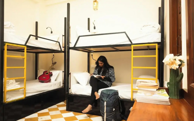 Banana Hostel