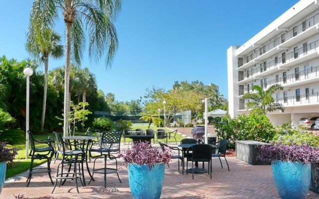 Stylish Condo Across From South Beach