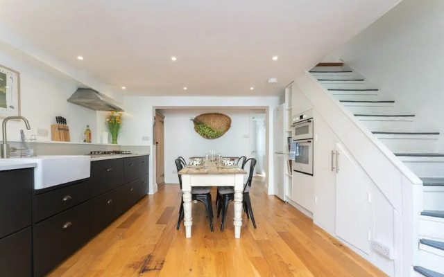 Host Stay Sunny Terrace on Robert Street