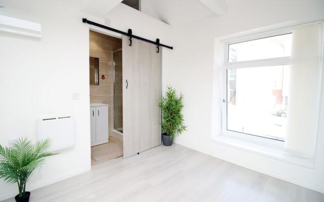 Skyline Immaculate 2-bed Apartment in Swansea