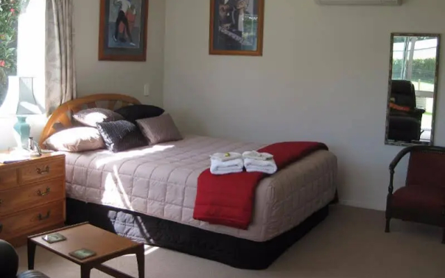 8076 Bed And Breakfast