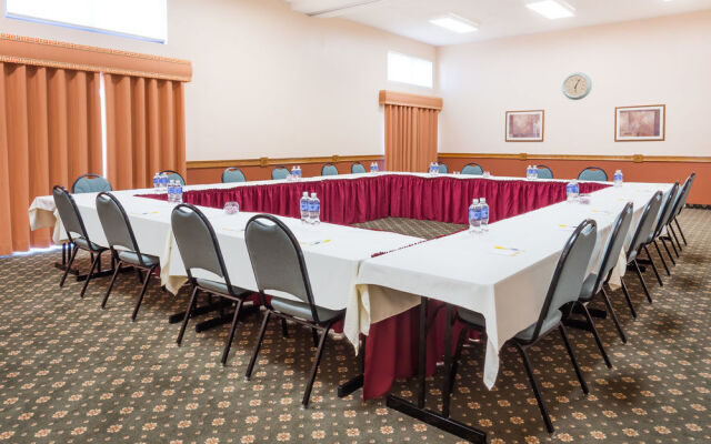 Days Inn & Suites Madison
