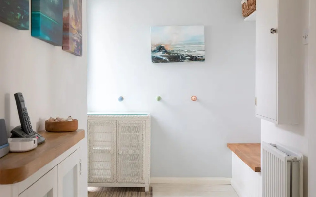 Tranquil Family Retreat 5 min to Beach Garden