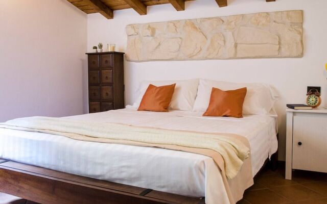 JOIVY Attic on the Lake