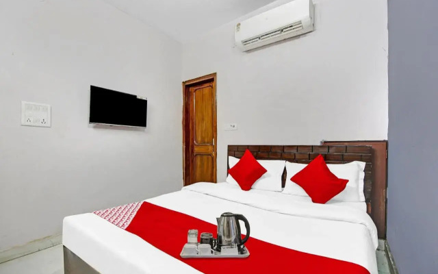 Oyo Flagship 703124 Hotel The Royal