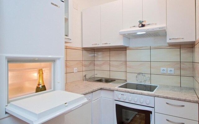 Nice Home in Valtursko Polje With Wifi and 2 Bedrooms