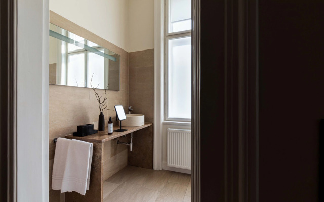 Zola Hotel - Palais de Bohème