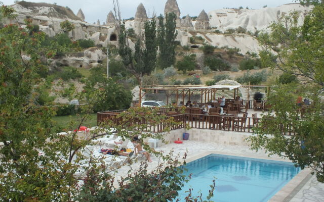 Holiday Cave Hotel