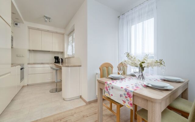 Bright Apartment With Balcony by Renters