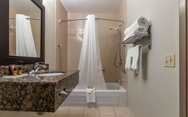 Best Western Plus Pembina Inn & Suites