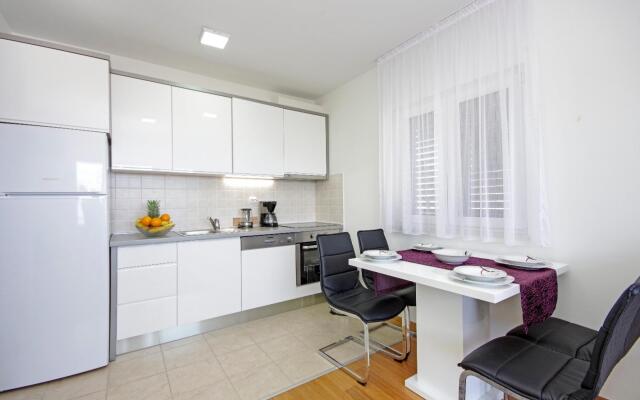 Brki - 350 M From Beach - A1 Mate (4+1)