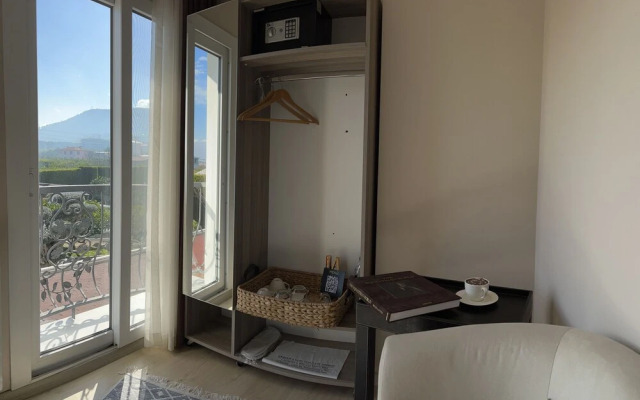 B.equine Range Hotel