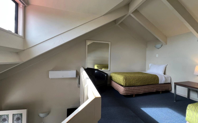 Airport Manor Inn – Guest Rooms – Mangere