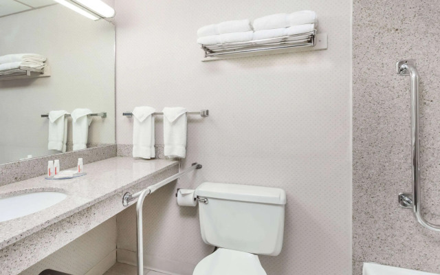 Baymont by Wyndham Queensbury / Lake George