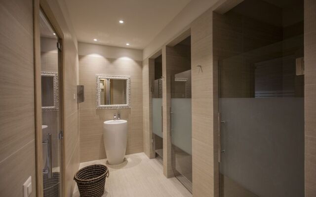 Villa Delta Suites House
