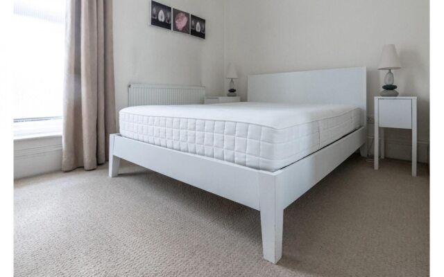 1 Bedroom in Kew Gardens - Clarendon Garden