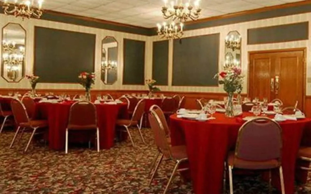 Red Carpet Inn & Suites