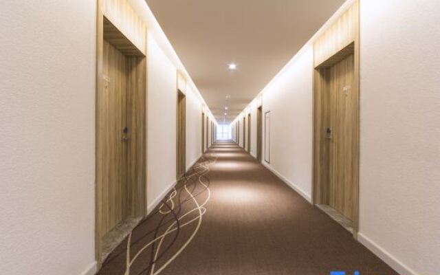 HanTing Premium Hotel (Zhengzhou Huayuan Road ITC Center)